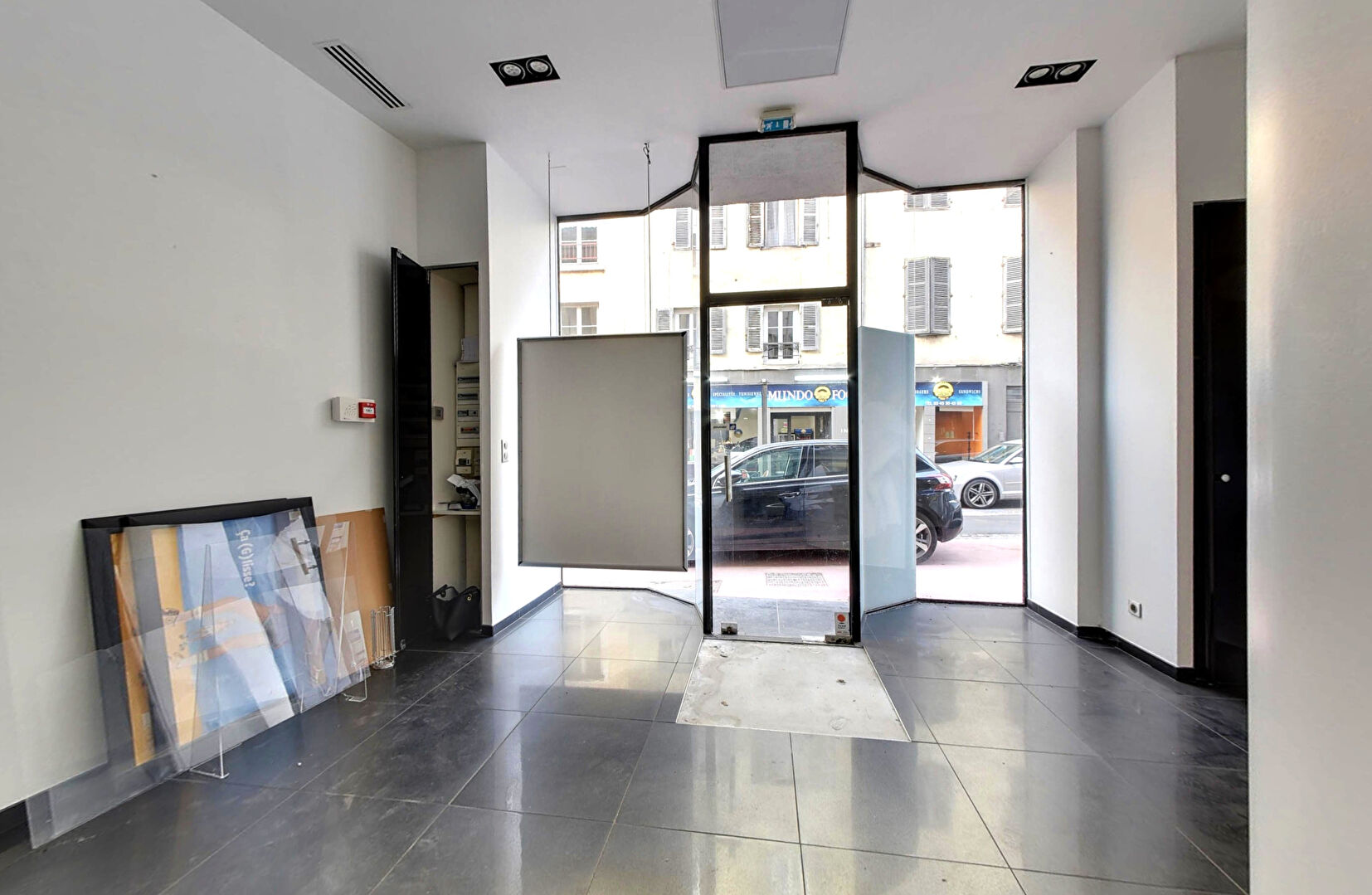 Local commercial MACON (71000) 47.60 m²