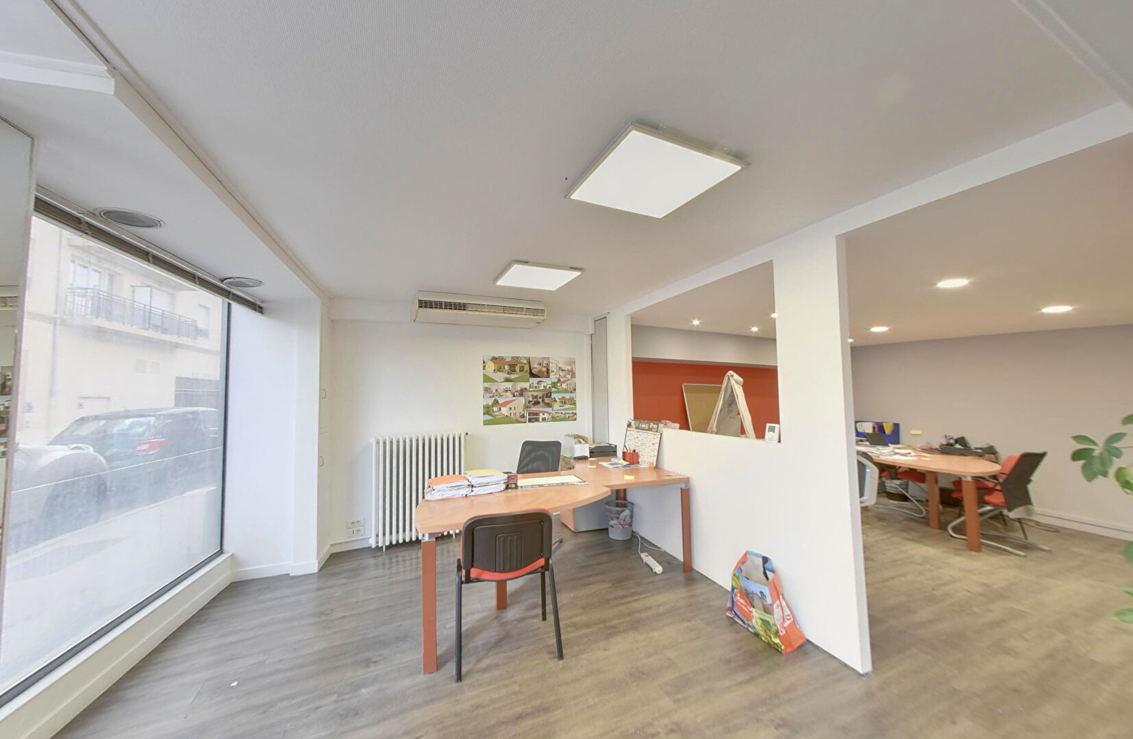 Local commercial MACON (71000) 1 pi&egrave;ce 77.00 m&sup2;