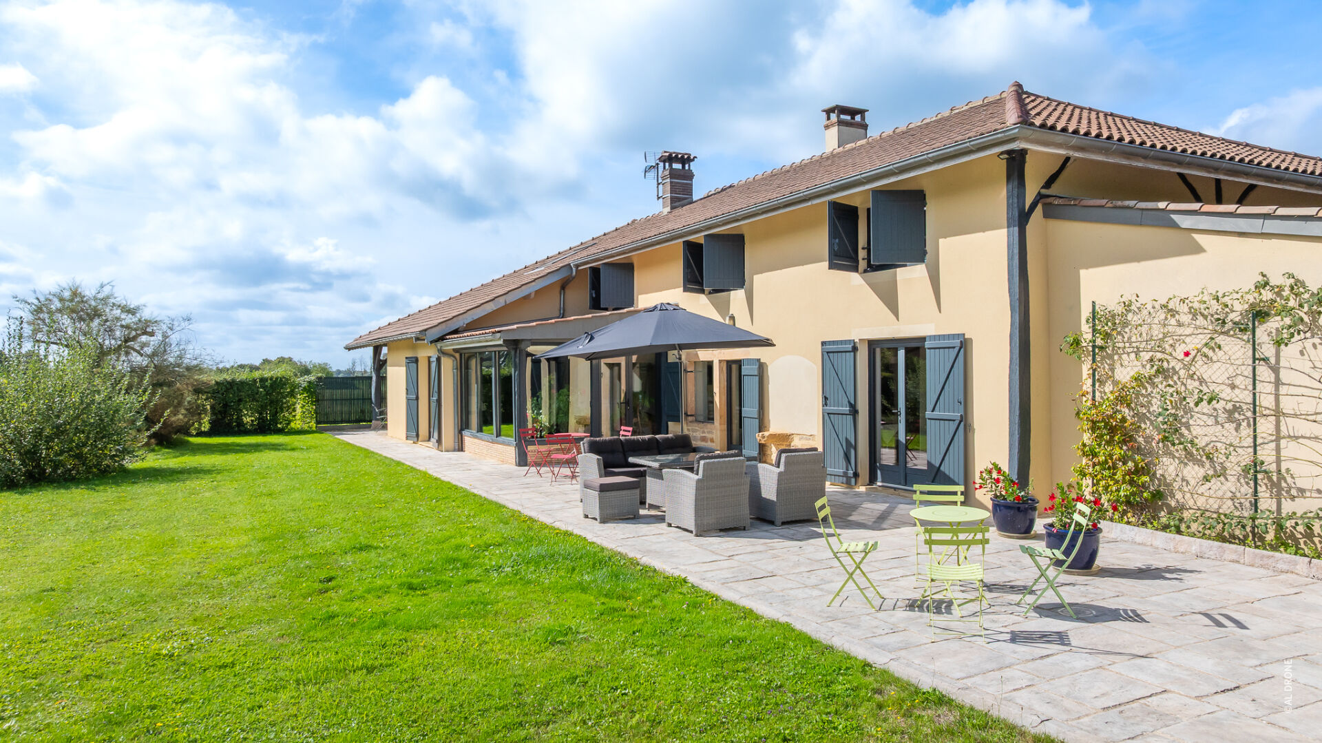 Maison BOISSEY (01190) 7 pi&egrave;ces 260.00 m&sup2;