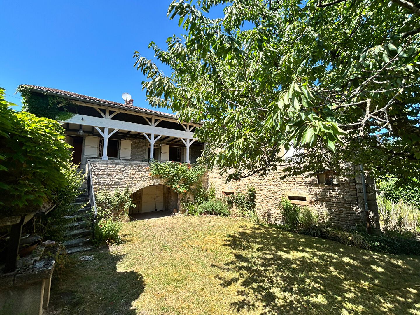 Maison LA ROCHE VINEUSE (71960) 7 pi&egrave;ces 155.00 m&sup2;