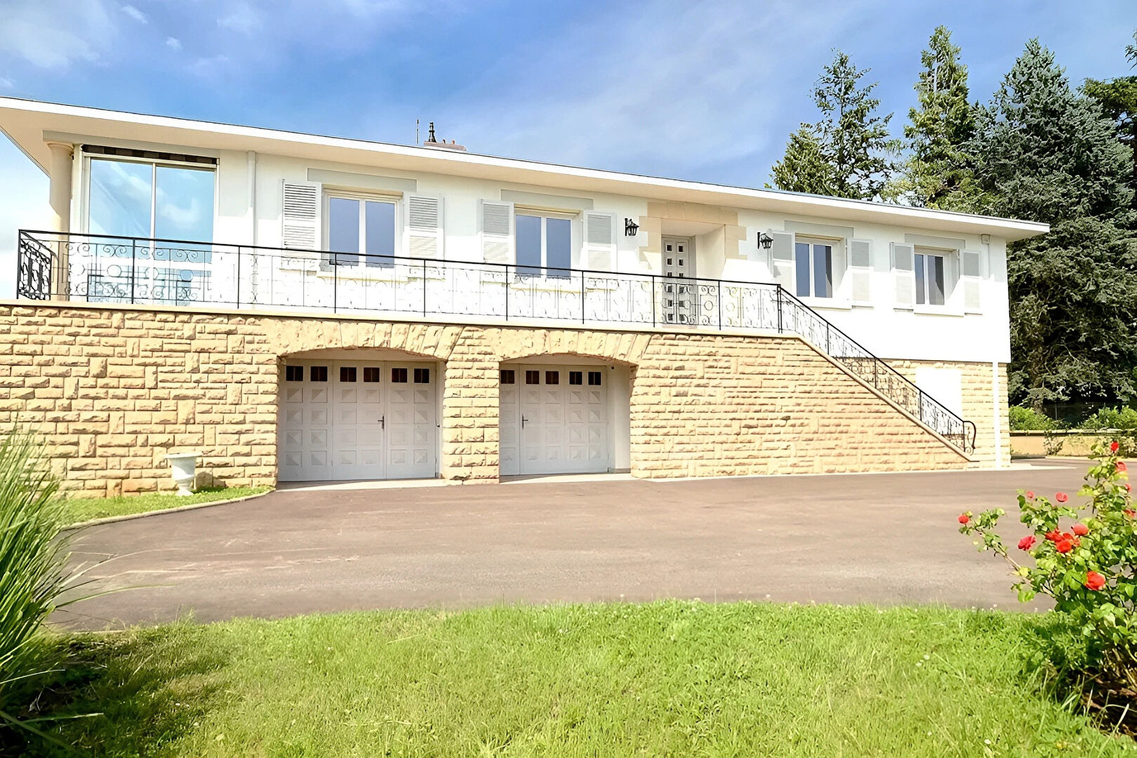 Maison CHARNAY LES MACON (71850) 7 pi&egrave;ces 250.00 m&sup2;
