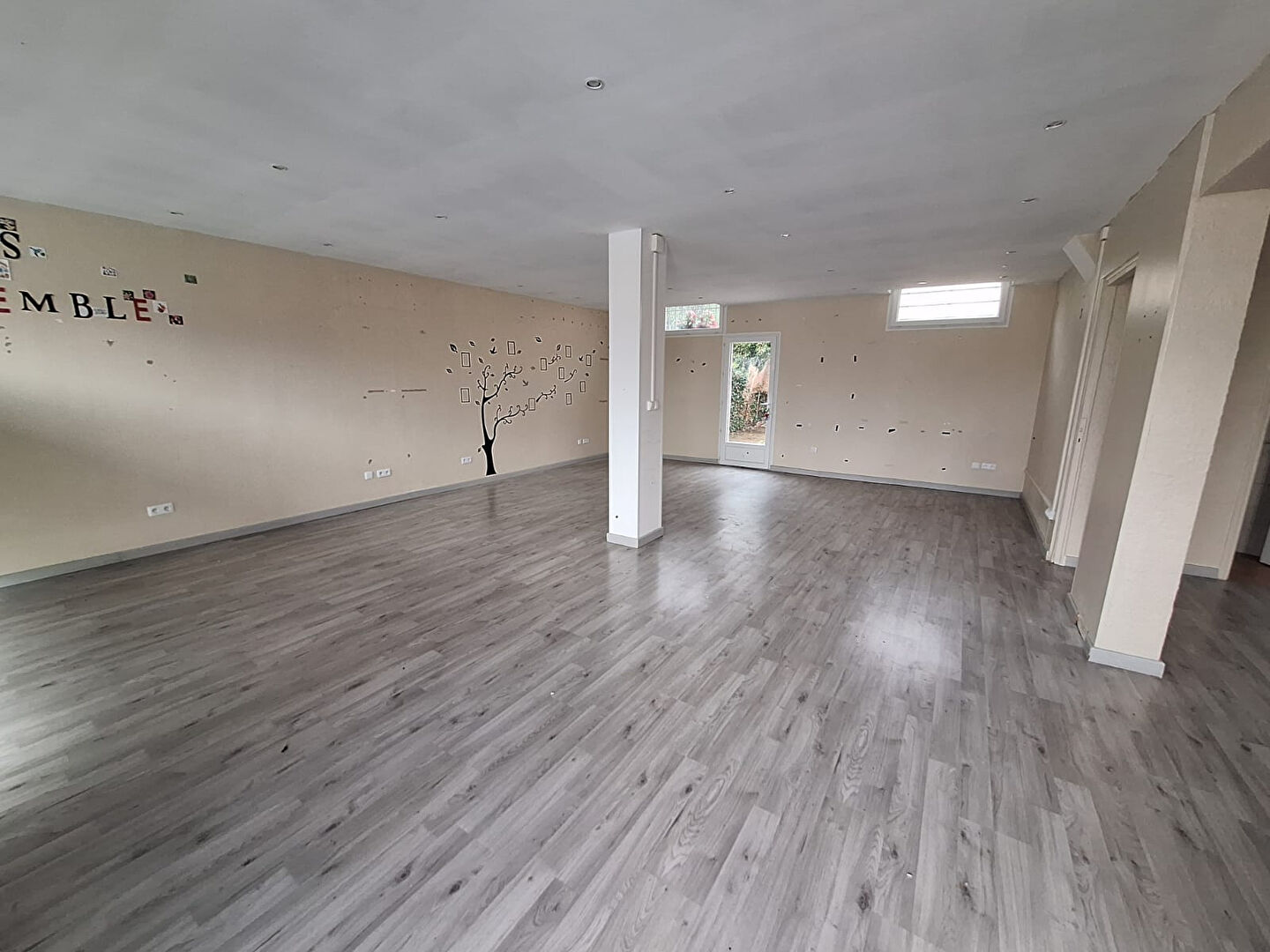 Immeuble RODILHAN (30230) 6 pi&egrave;ces 236.00 m&sup2;