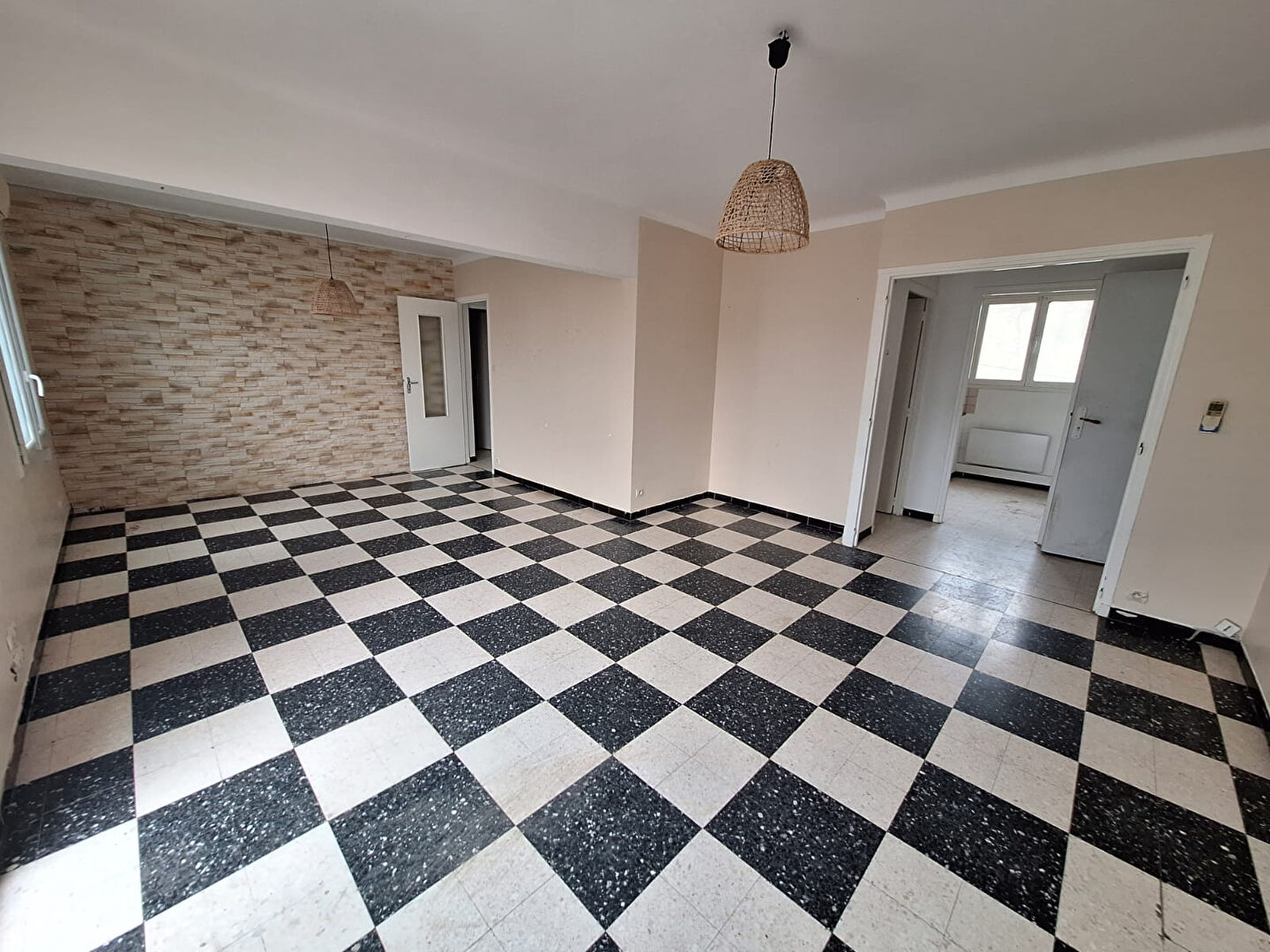 Immeuble RODILHAN (30230) 6 pi&egrave;ces 236.00 m&sup2;