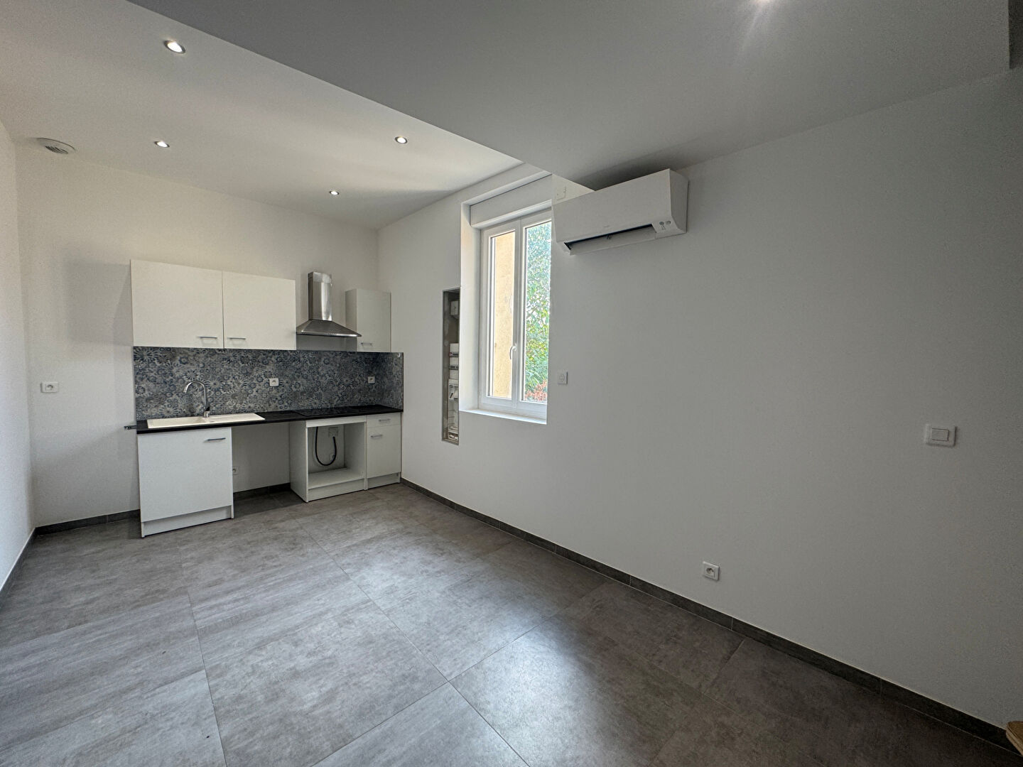 Appartement NIMES (30000) 2 pi&egrave;ces 41.50 m&sup2;