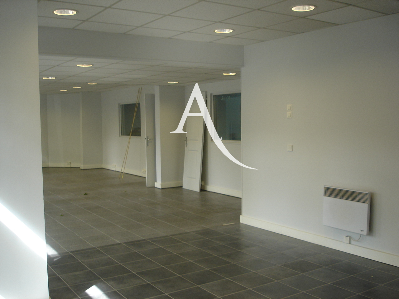 Local commercial Bourg la reine (92340) 350.00 m²