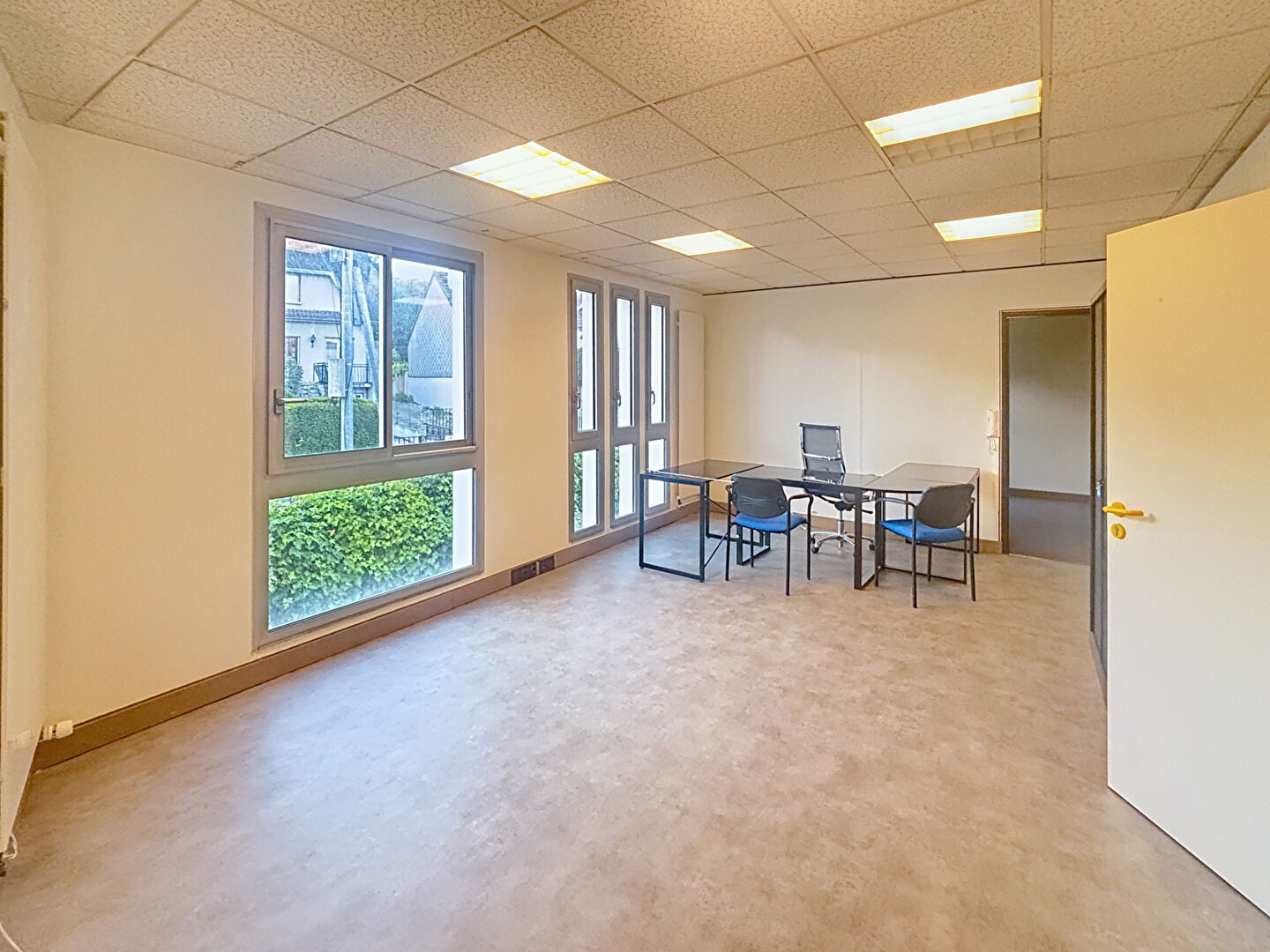 Local commercial PALAISEAU (91120) 2 pi&egrave;ces 38.02 m&sup2;