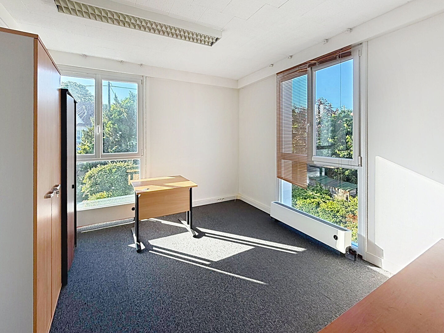 Local commercial PALAISEAU (91120) 1 pi&egrave;ce 15.65 m&sup2;