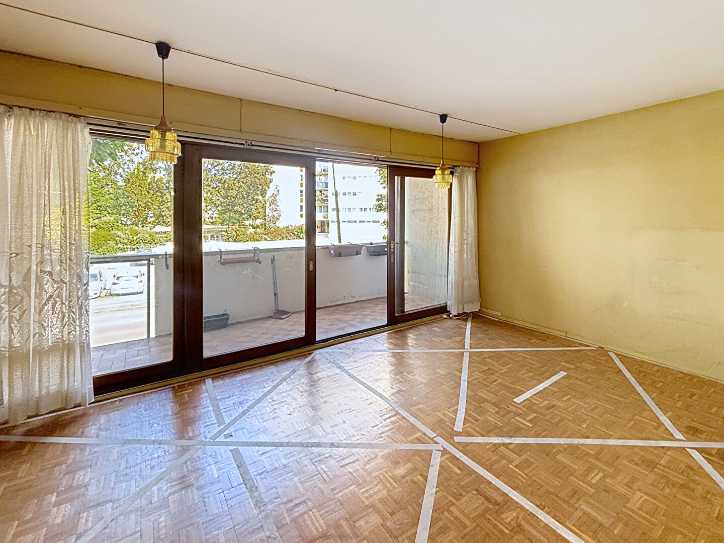 Massy (91) Exclusif 235 000 € Appartement 5 pièces , 4 chambres 94.86 m² Avec balcongarage/box Voir le bien