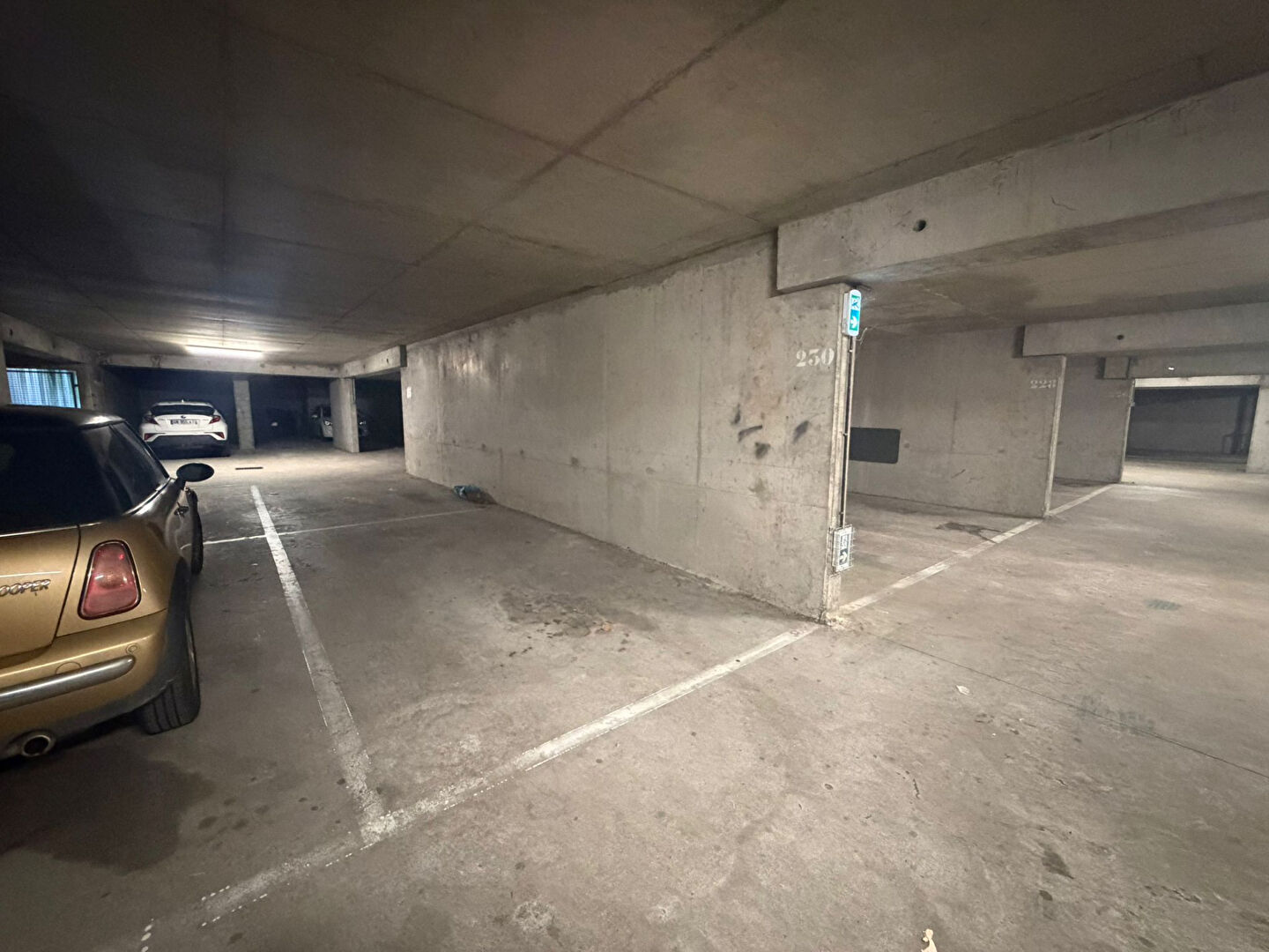 Parking / box NANTES (44000) 12.00 m&sup2;