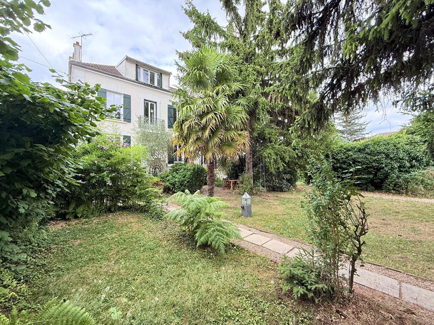 Maison NEUILLY PLAISANCE (93360) 7 pièces 216.00 m²