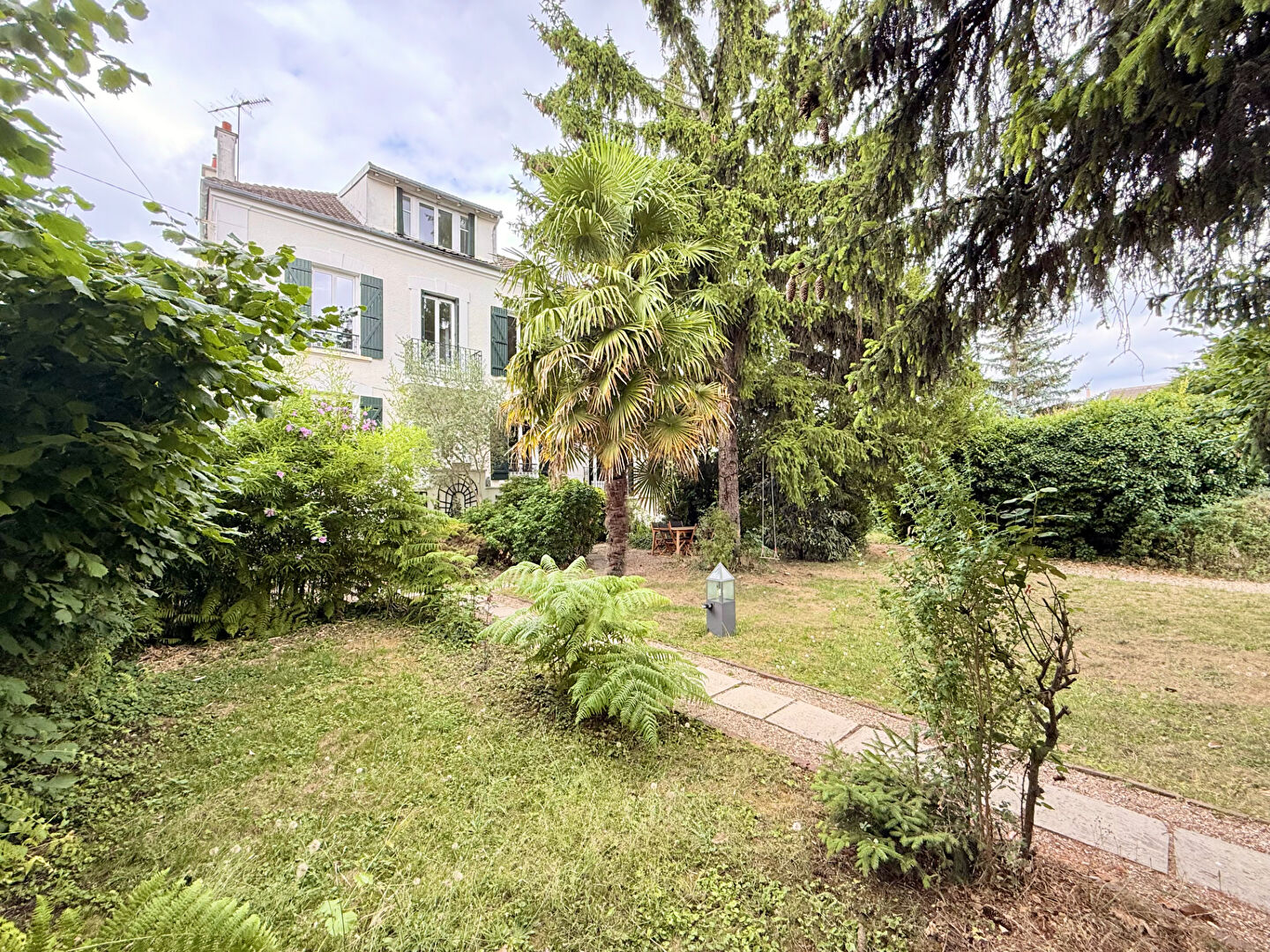 Maison NEUILLY PLAISANCE (93360) 7 pièces 216.00 m²