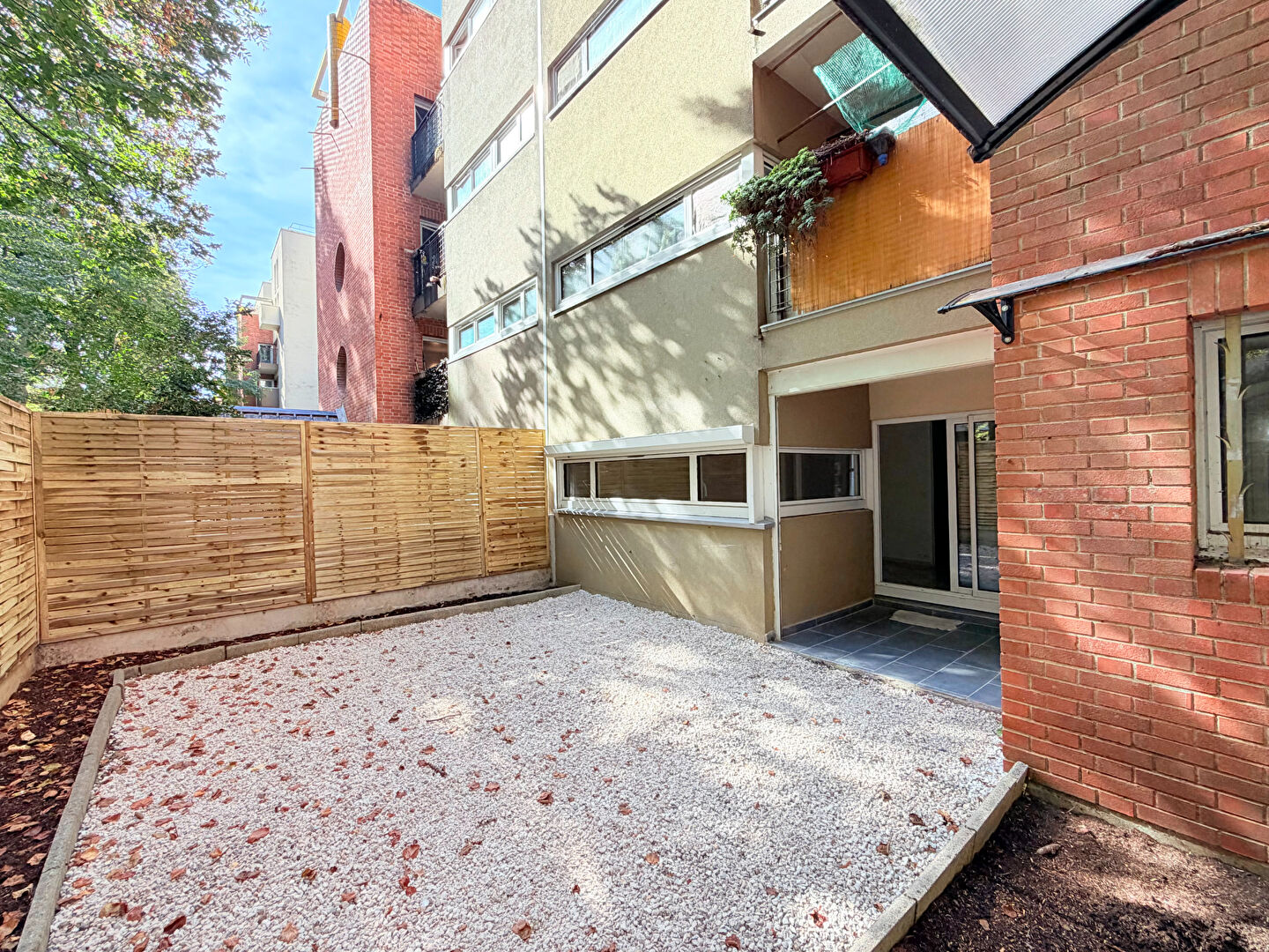 Noisiel (77) Exclusif 199 000 € Appartement 3 pièces , 2 chambres 76.54 m² Avec jardin, terrasse, garage/box