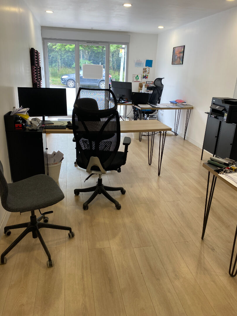 Local commercial NOZAY (44170) 1 pi&egrave;ce 25.00 m&sup2;