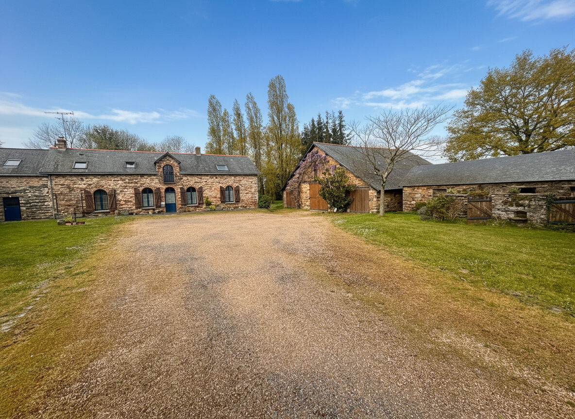 Maison DERVAL (44590) 8 pi&egrave;ces 198.00 m&sup2;