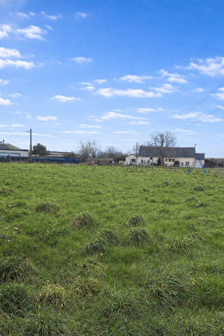 Terrain ISSE (44520) 871.00 m&sup2;