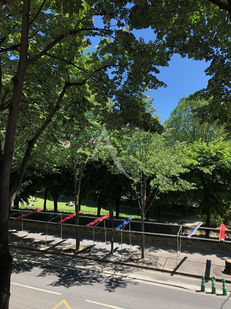 à 4 km de Paris 01 Exclusif 1 297 € / mois cc Appartement 2 pièces , 1 chambre 40.00 m² Meublé Voir le bien