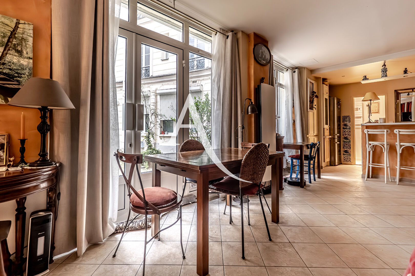 Appartement PARIS (75011) 1 pièce 53.00 m²