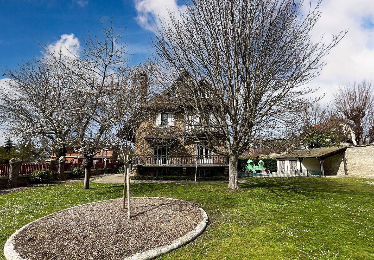 Maison POISSY (78300) 9 pièces 215.00 m²