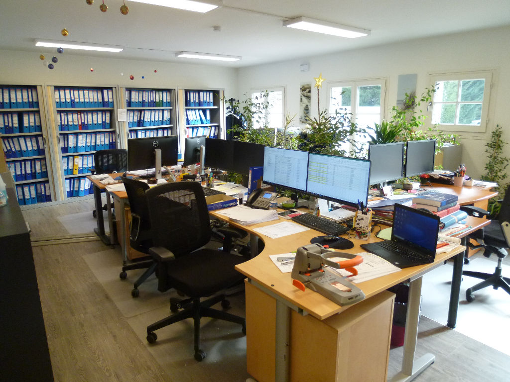 Bureaux POISSY (78300) 5 pi&egrave;ces 141.00 m&sup2;