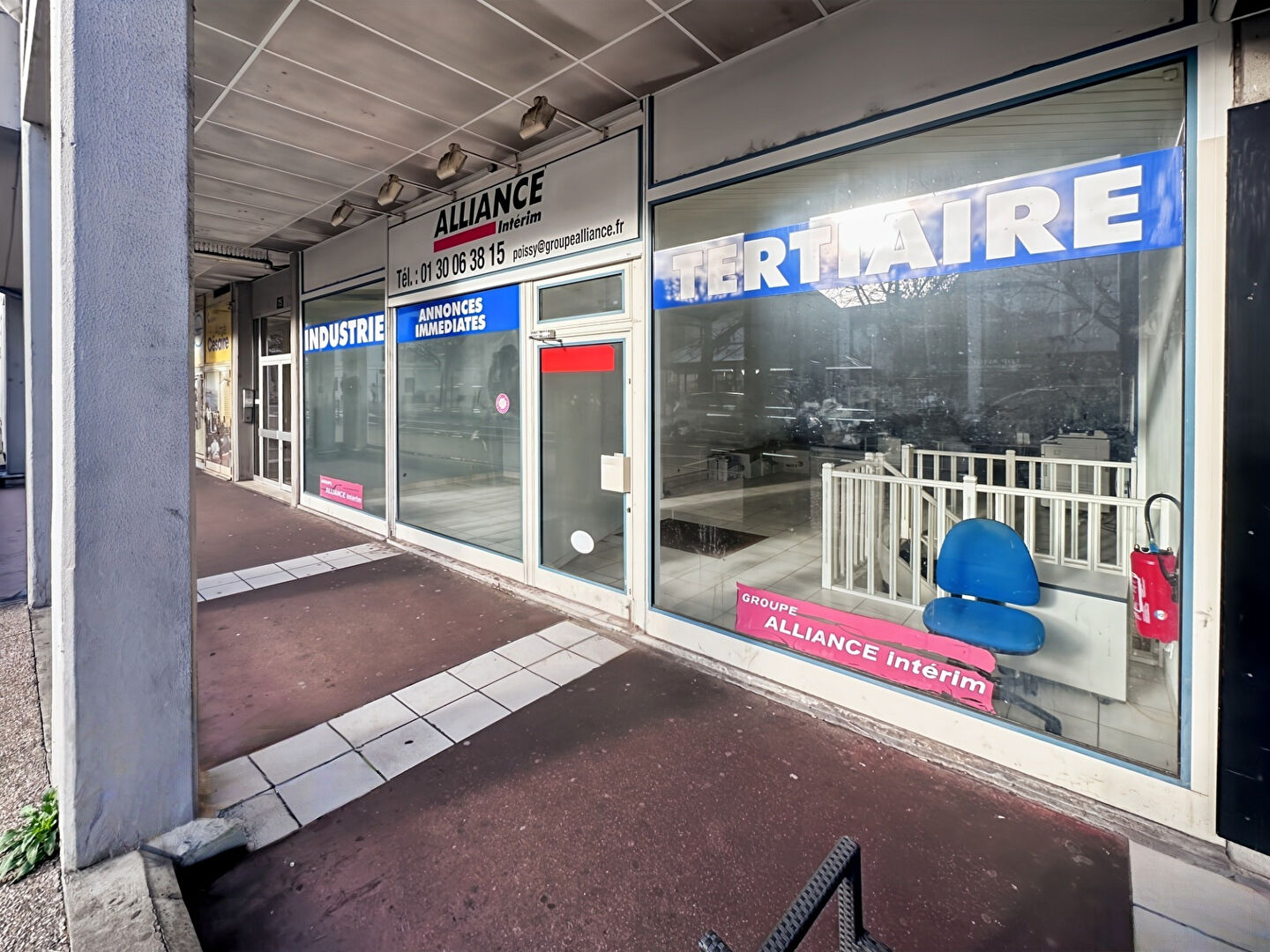 Local commercial POISSY (78300) 143.00 m&sup2;
