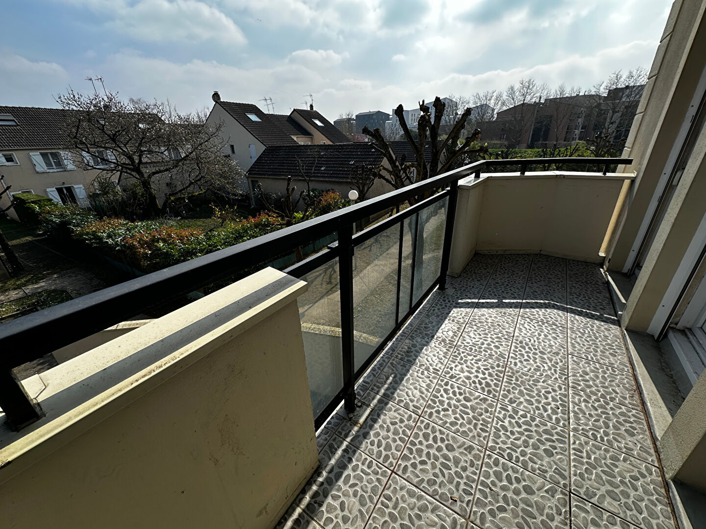 à 4 km de Vernouillet 806 € / mois cc Appartement 2 pièces 33.51 m² Avec balcon Voir le bien