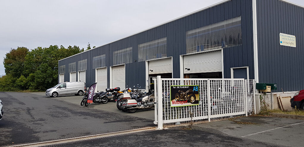 Parking / box ROCHEFORT (17300) 1 pièce 53.00 m²