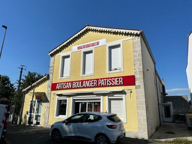 Local commercial ROCHEFORT (17300) 166.00 m&sup2;