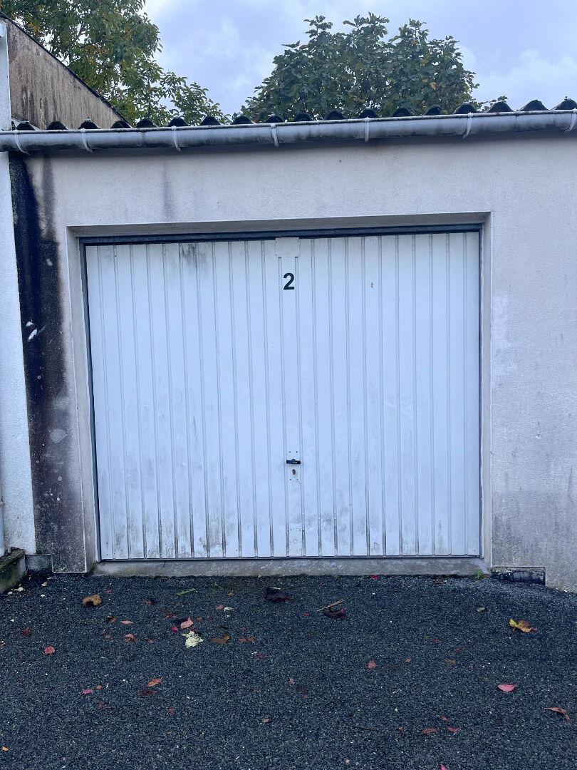 Parking / box TONNAY CHARENTE (17430) 1 pi&egrave;ce 15.00 m&sup2;