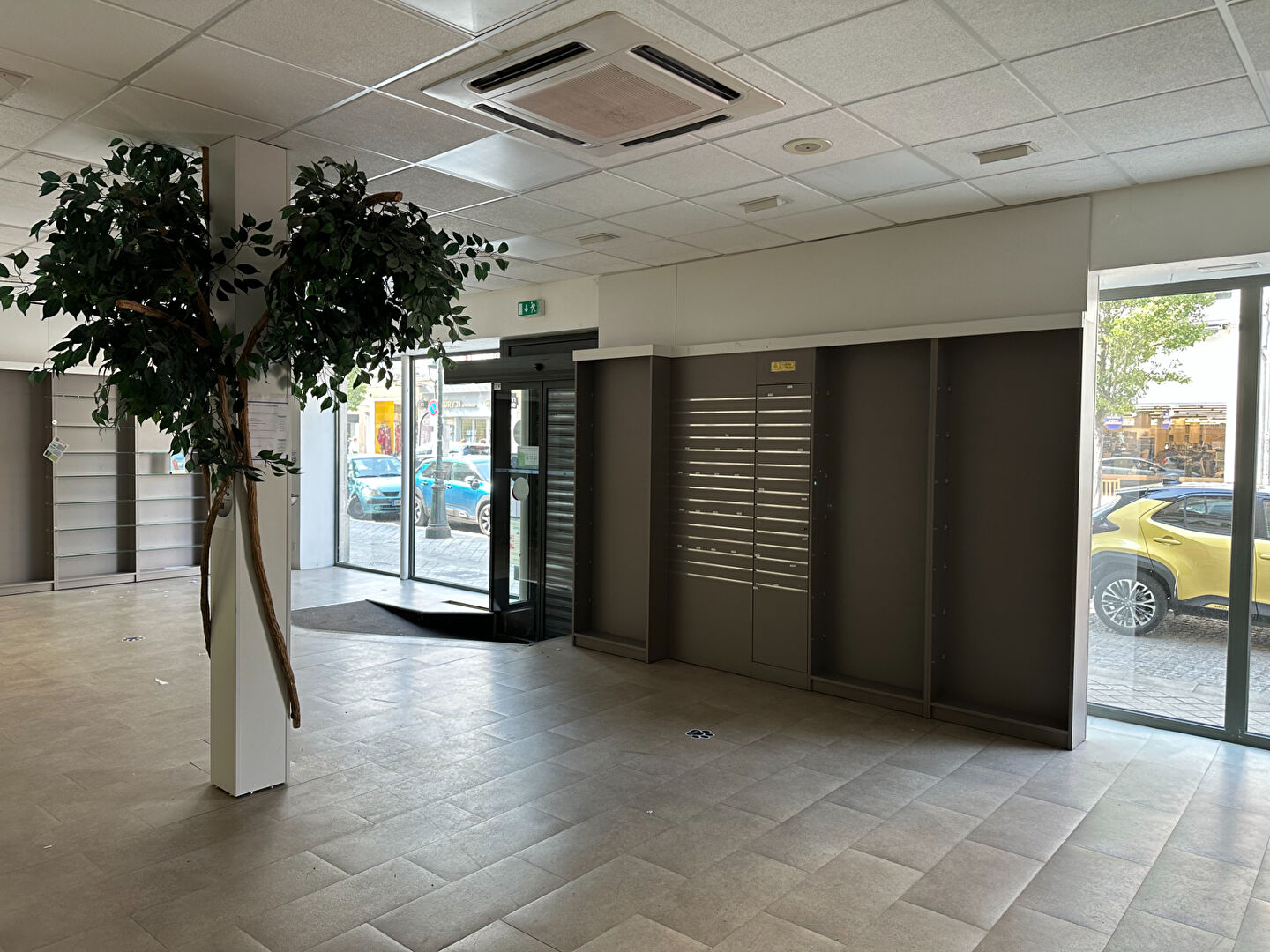 Local commercial ROCHEFORT (17300) 10 pièces 118.00 m²