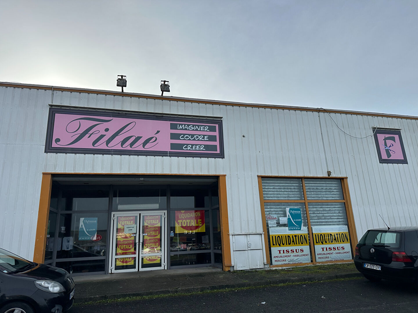 Local commercial ROCHEFORT (17300) 666.00 m&sup2;