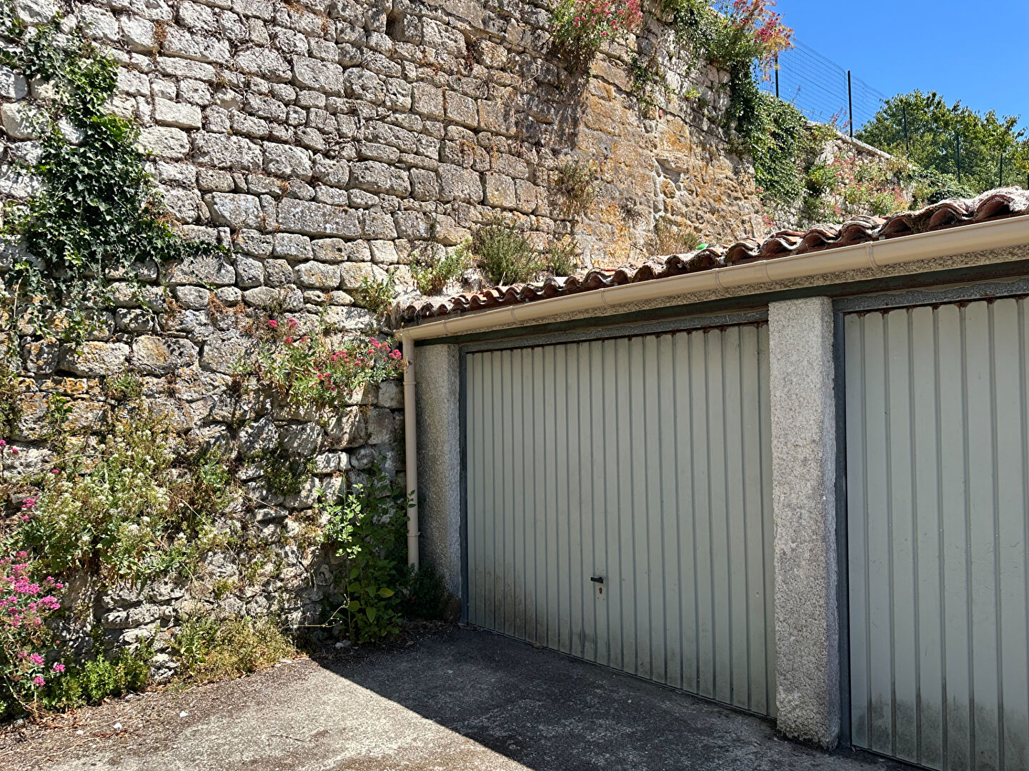 Parking / box TONNAY CHARENTE (17430) 15.00 m&sup2;
