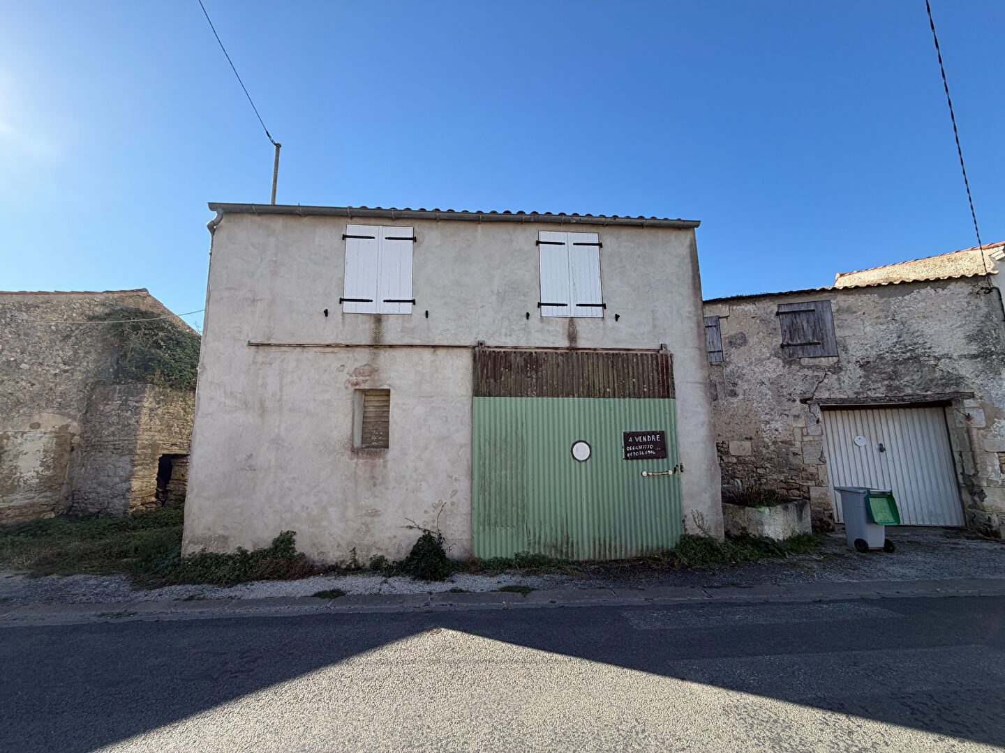 Parking / box SAINT FROULT (17780) 1 pi&egrave;ce 68.00 m&sup2;
