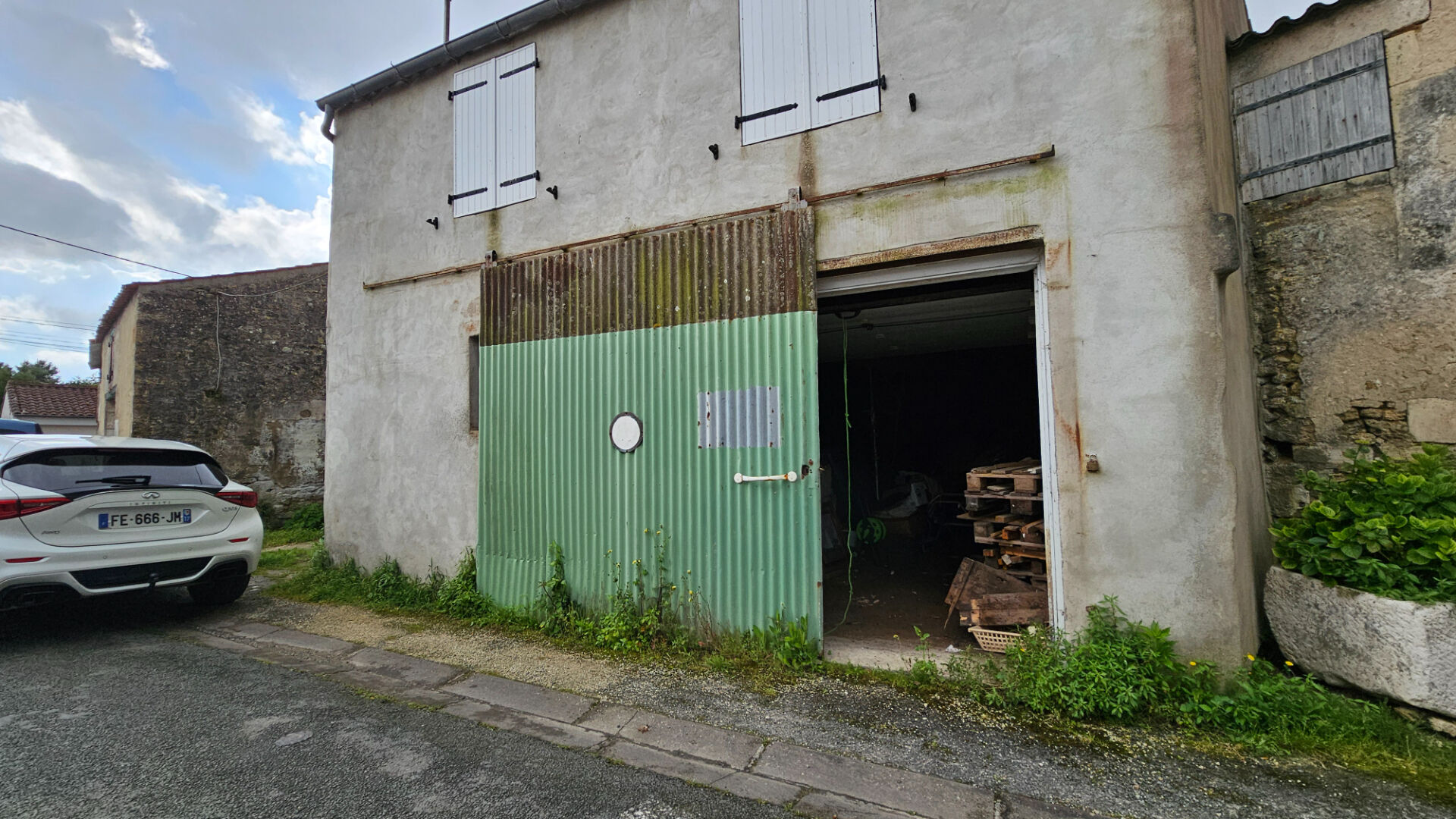 Parking / box SAINT FROULT (17780) 1 pi&egrave;ce 68.00 m&sup2;