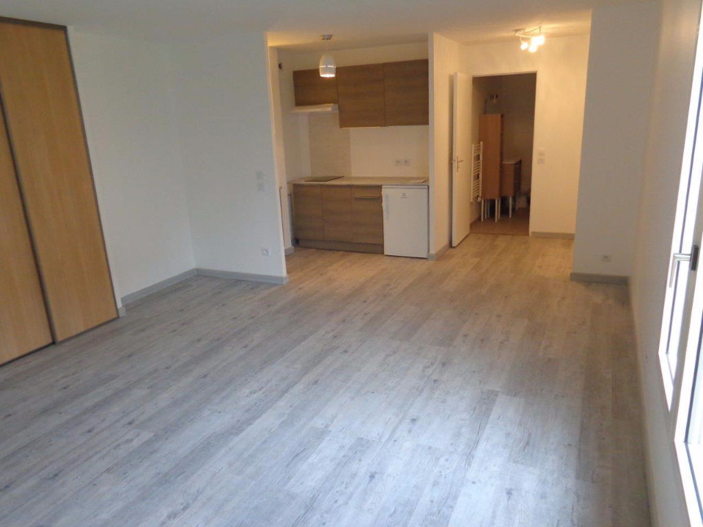 à 8 km de Villeneuve-Saint-Georges Exclusif 790 € / mois cc Appartement 1 pièce 33.87 m² Voir le bien