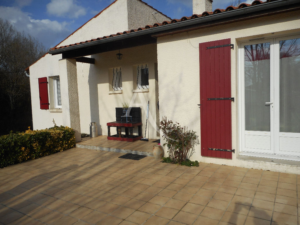 Maison BUSSAC SUR CHARENTE (17100) 5 pièces 93.00 m²