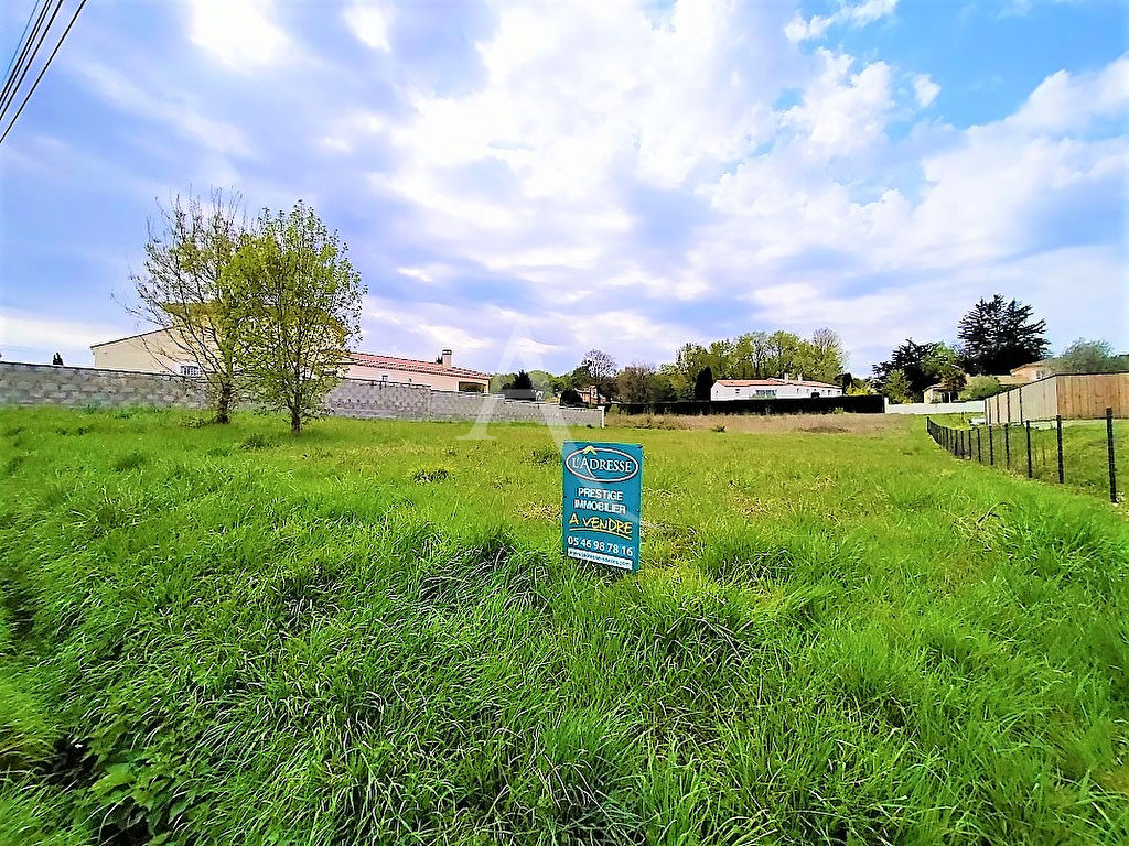 Terrain SAINTES (17100) 1120.00 m²
