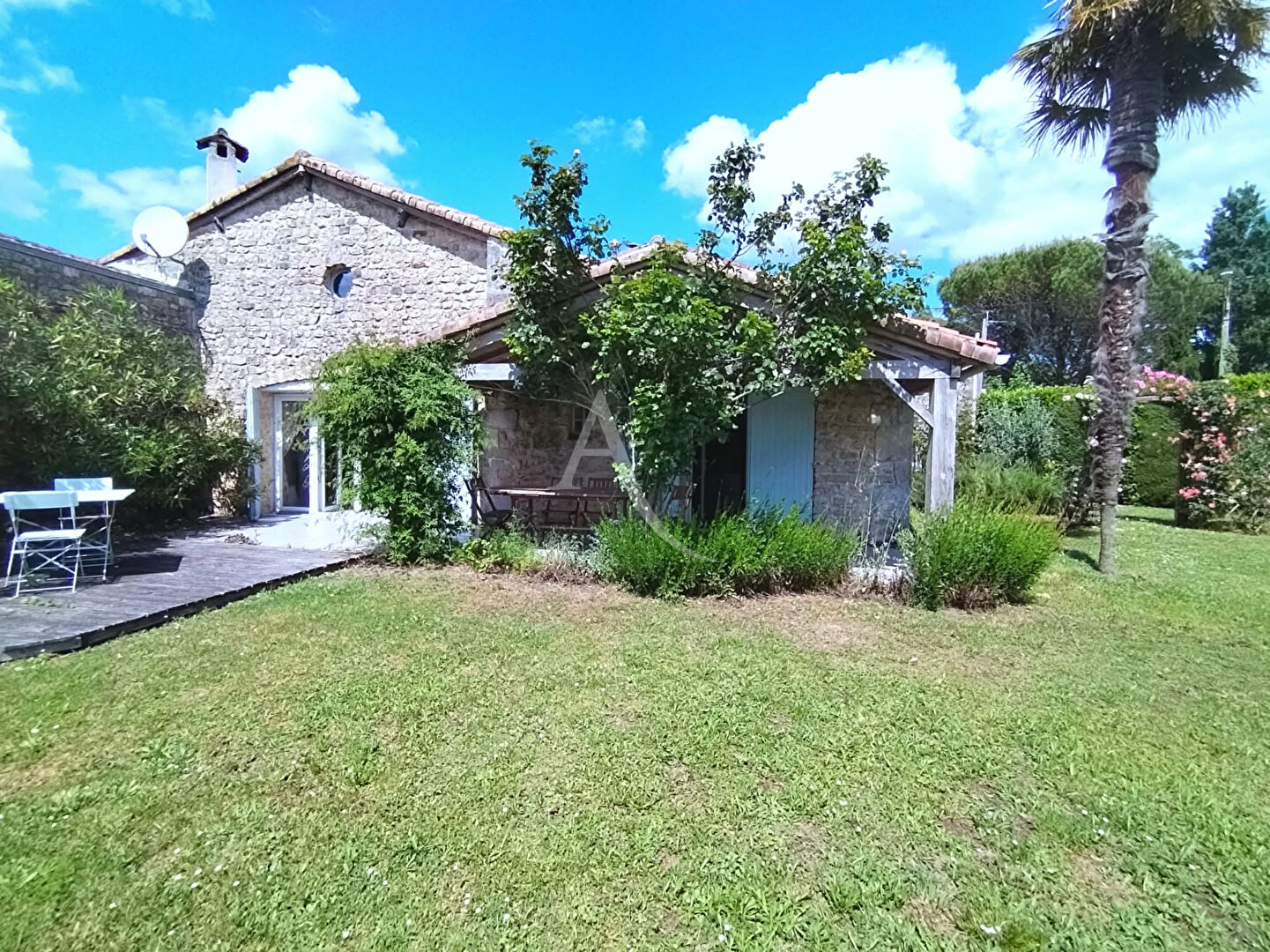Maison GEMOZAC (17260) 5 pi&egrave;ces 247.00 m&sup2;