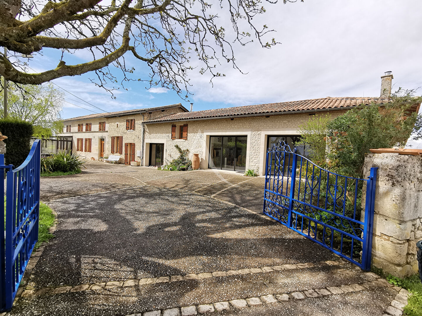 Maison TUGERAS SAINT MAURICE (17130) 11 pièces 373.26 m²