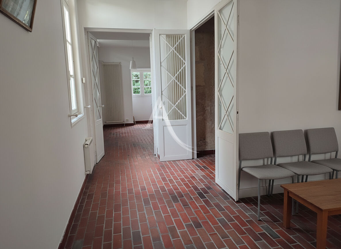 Immeuble SAINTES (17100) 6 pi&egrave;ces 173.00 m&sup2;