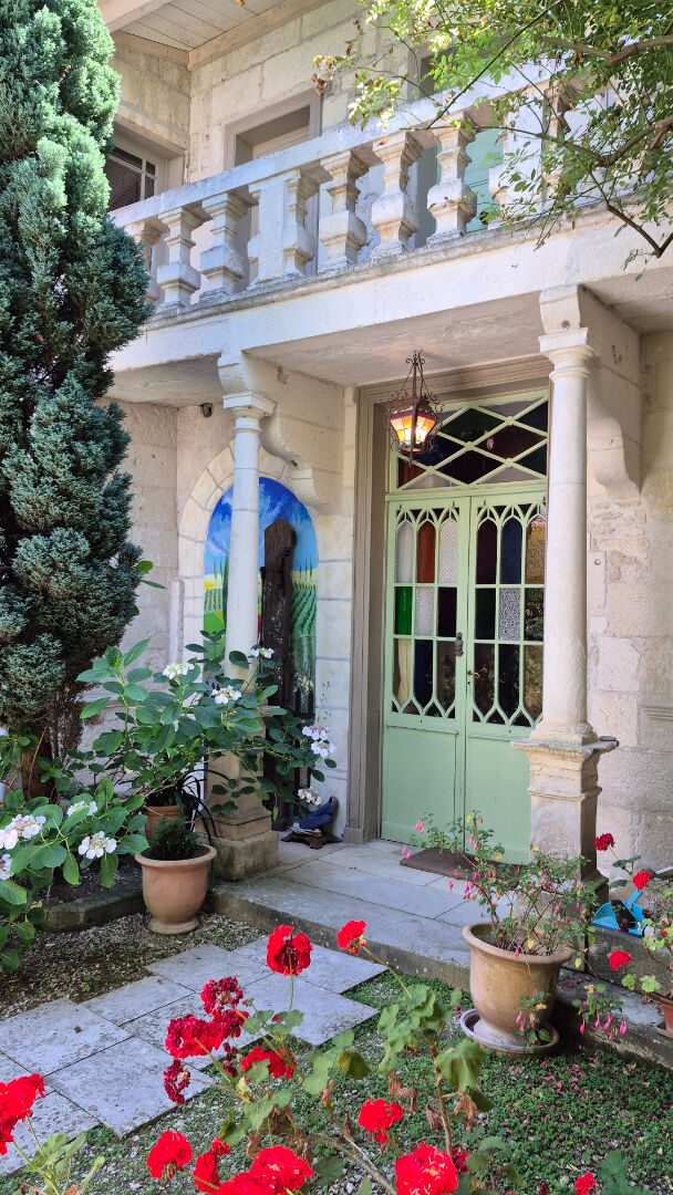 Maison SAINTES (17100) 12 pièces 379.00 m²