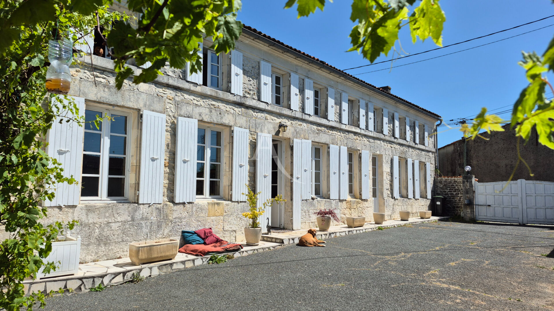 Maison FONTCOUVERTE (17100) 5 pièces 185.50 m²