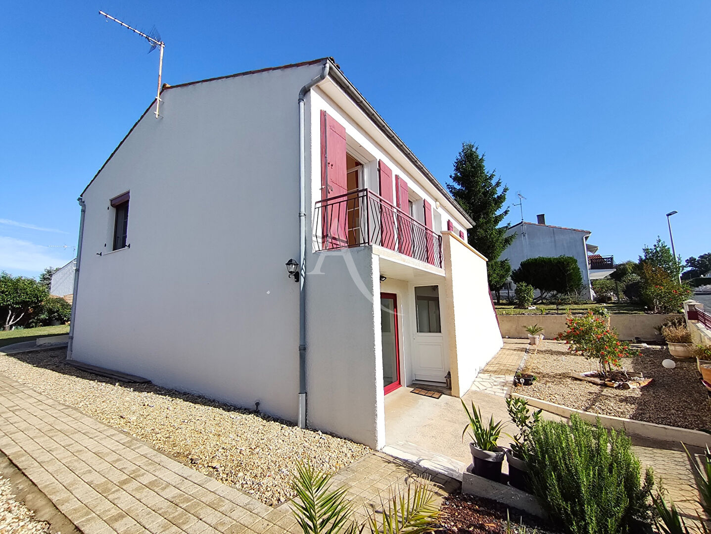 Maison FONTCOUVERTE (17100) 7 pièces 166.00 m²