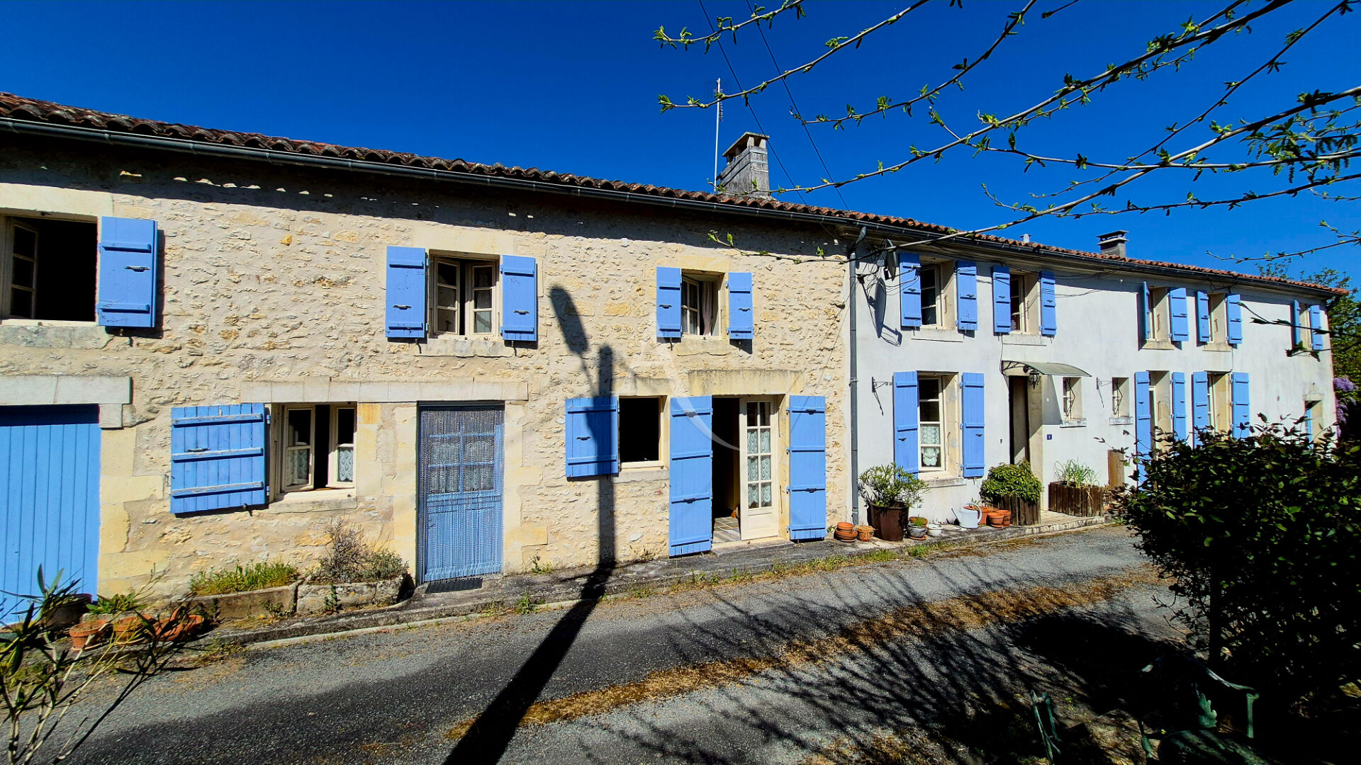 Maison BURIE (17770) 10 pi&egrave;ces 285.00 m&sup2;