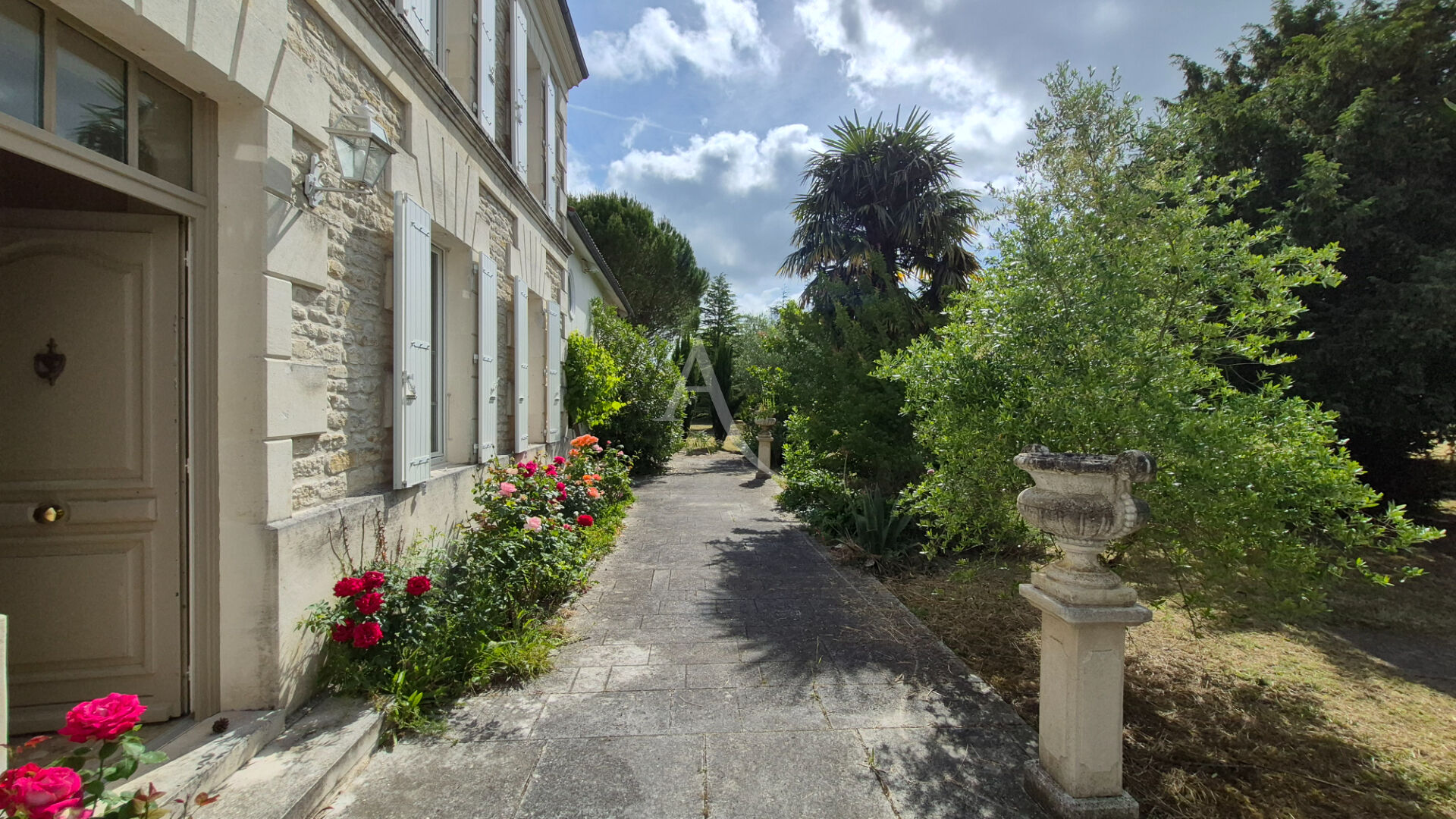 Maison MONS (17160) 9 pièces 273.50 m²