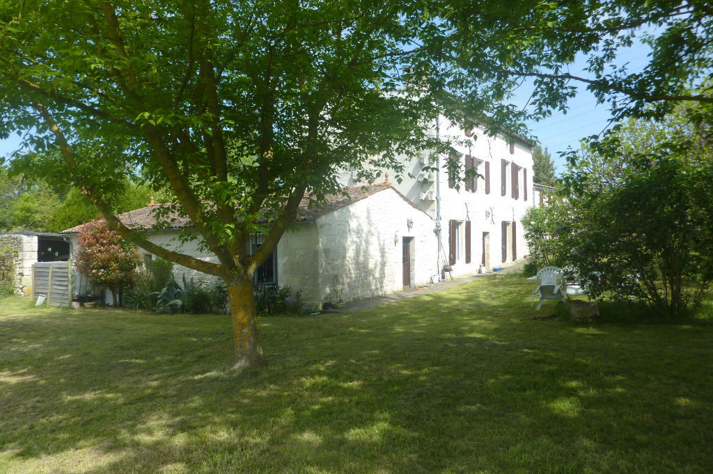 Maison SAINTES (17100) 8 pièces 234.00 m²
