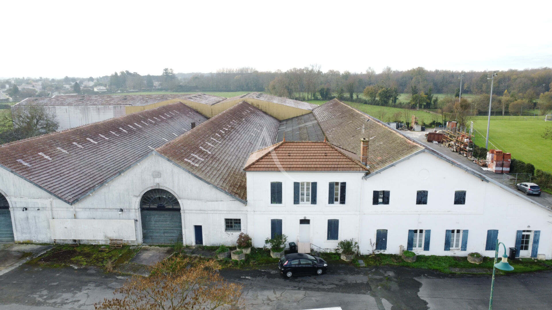 Entrepôt / Local industriel GEMOZAC (17260) 15 pièces 6360.00 m²