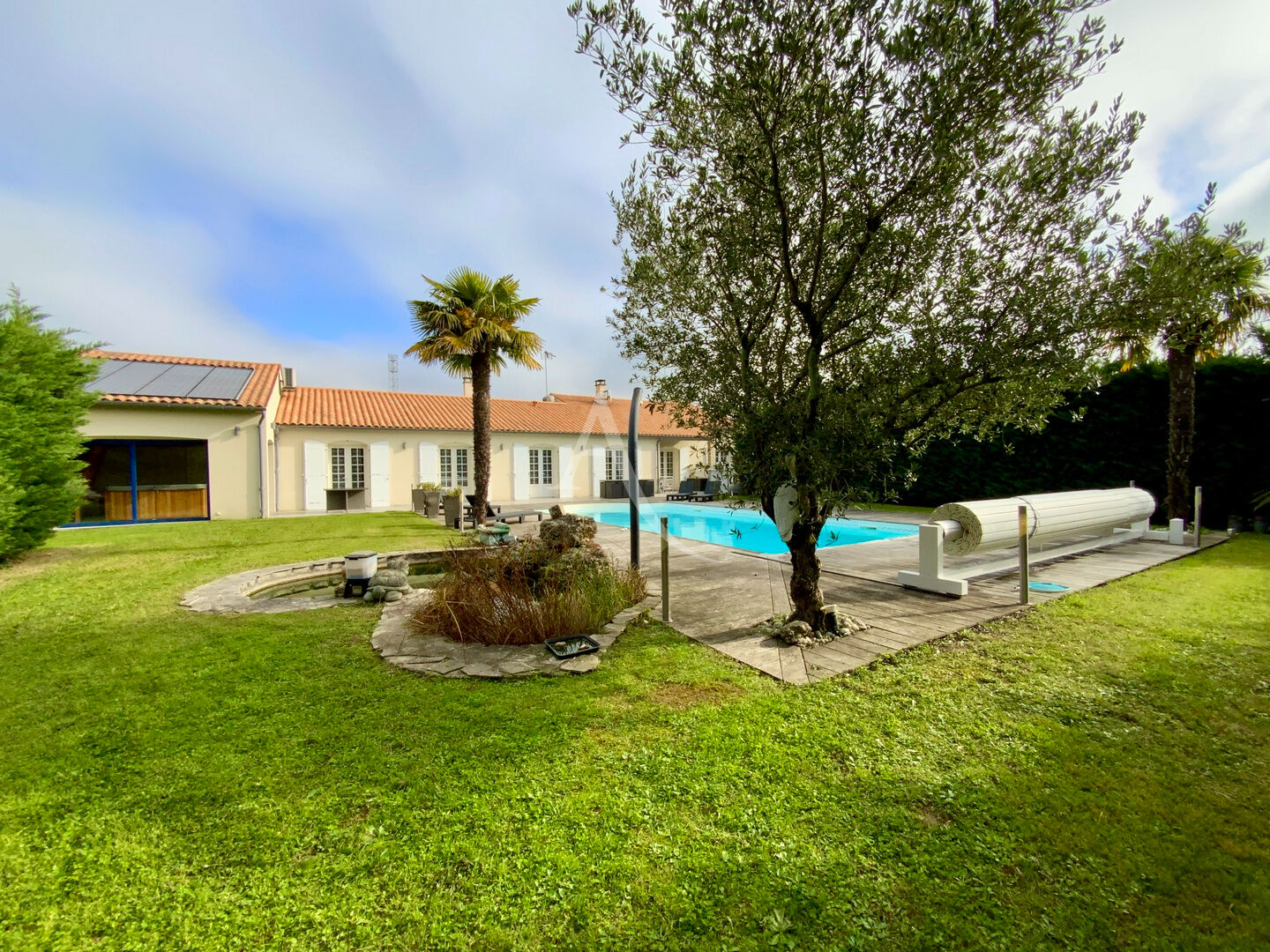 Maison SAINT SAVINIEN (17350) 9 pièces 274.00 m²