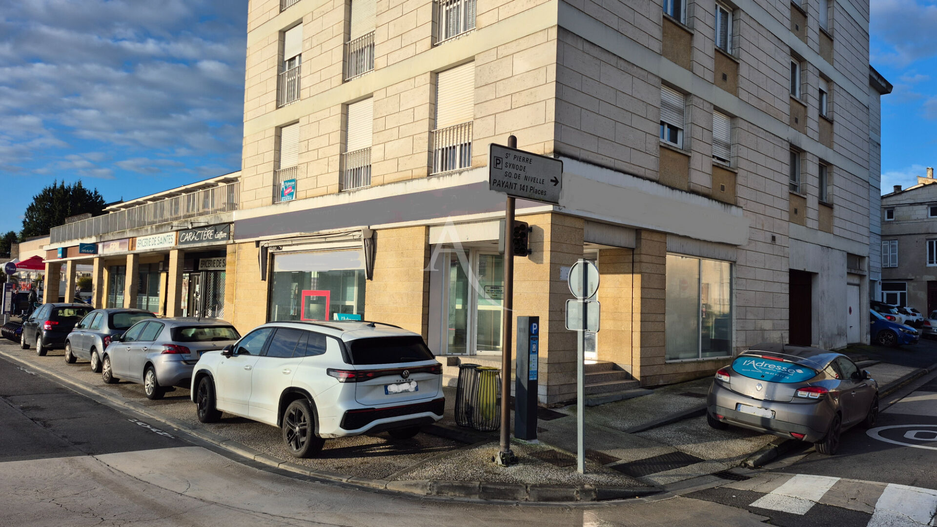 Local commercial SAINTES (17100) 4 pi&egrave;ces 88.60 m&sup2;