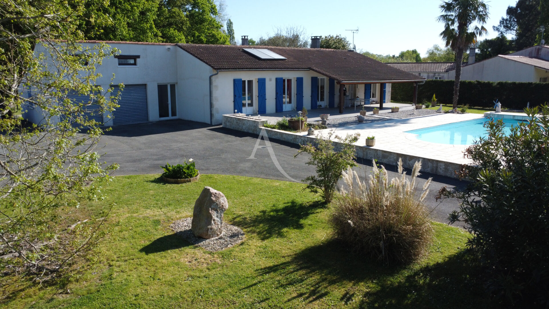 Maison FONTCOUVERTE (17100) 5 pi&egrave;ces 180.00 m&sup2;