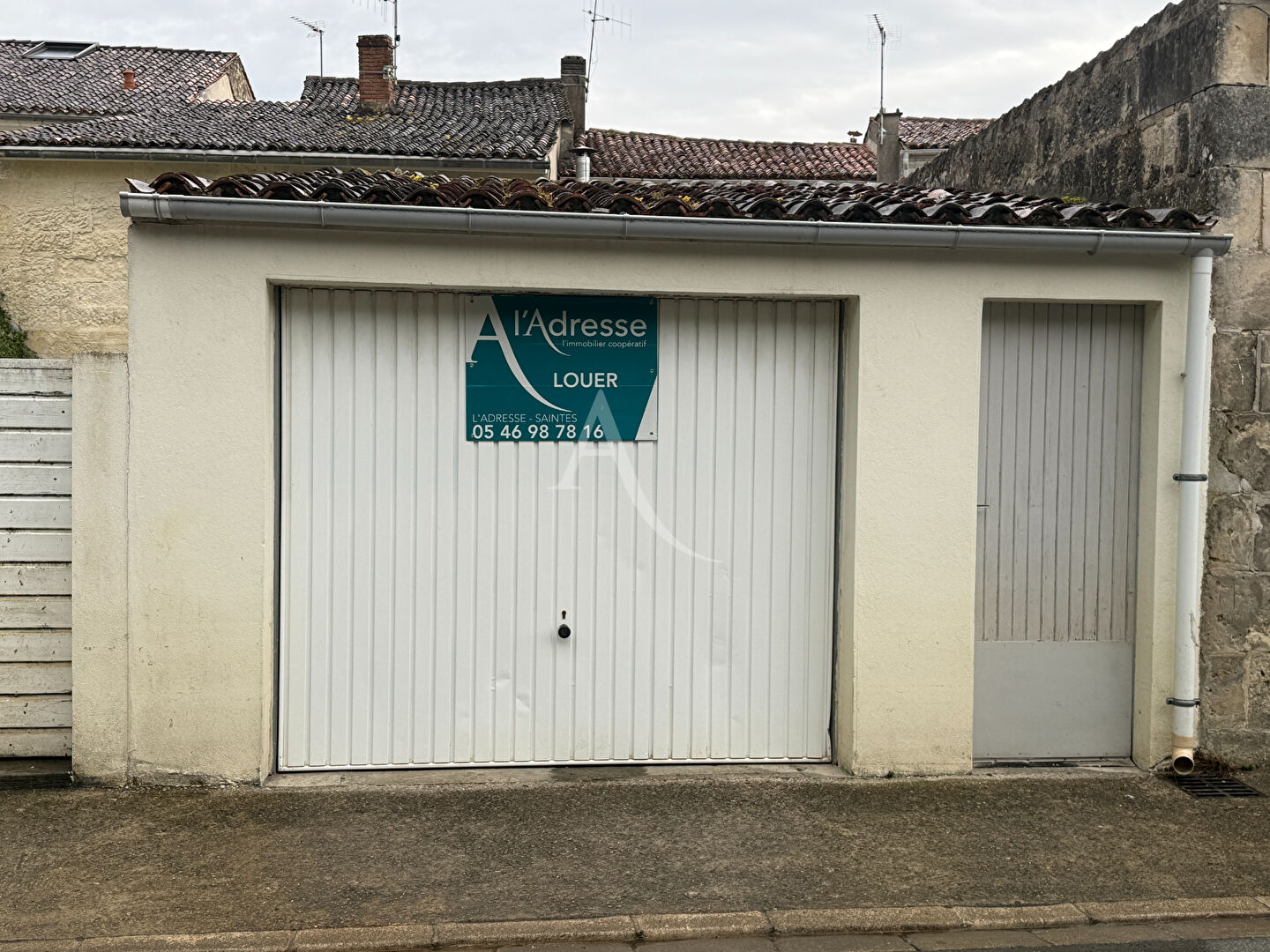 Parking / box SAINTES (17100) 1 pi&egrave;ce 20.00 m&sup2;